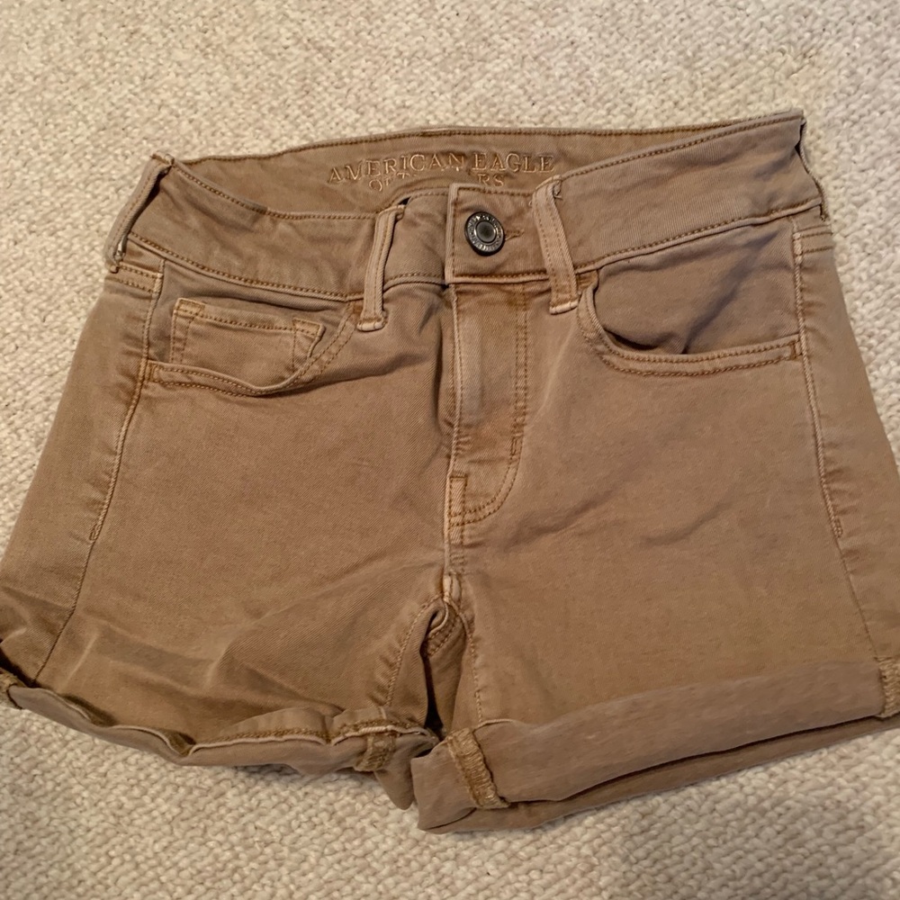 Khaki American Eagle Midi shorts